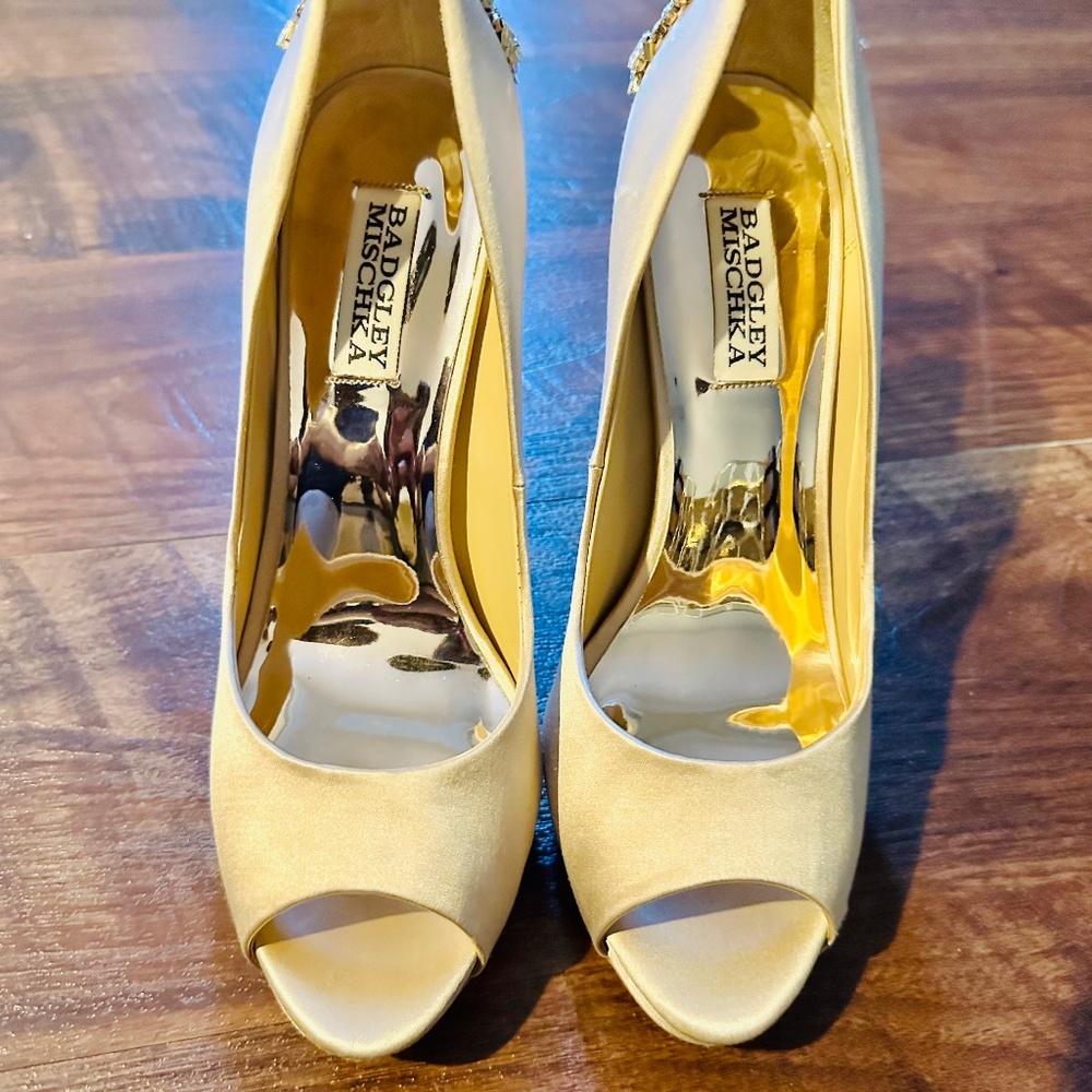 Badgley Mischka Kiara Platform Pump